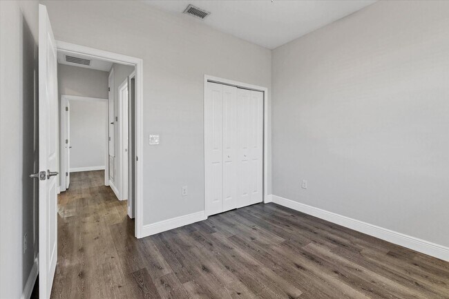 Building Photo - Brand new Duplex stocked with upgrades