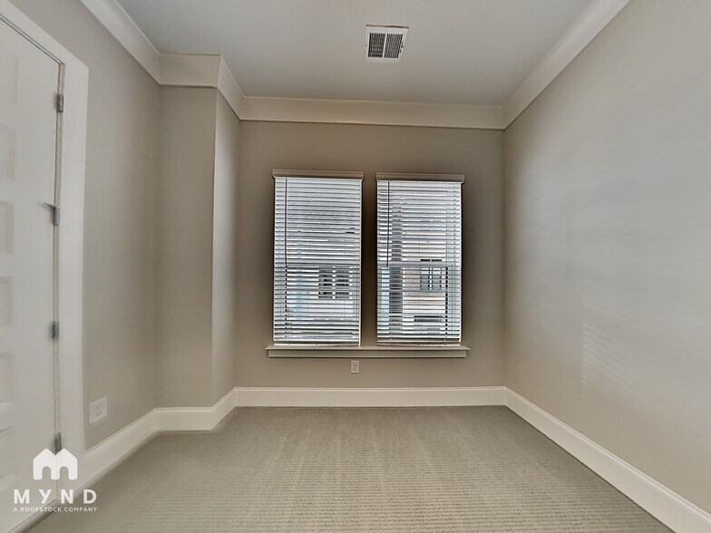 Building Photo - 576 Broadview Pl NE