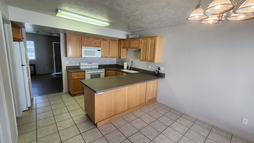 Building Photo - 452 Pheasant Ridge Dr