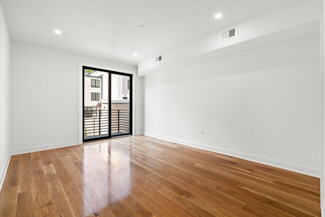Building Photo - 318 4th St