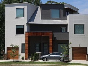 Building Photo - 927 13th Ave S