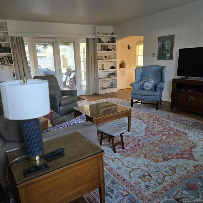 Building Photo - 901 A Ave