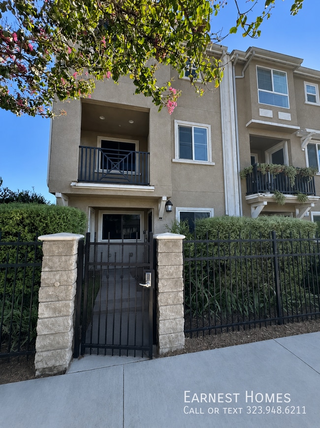 Building Photo - 14834 Nordhoff St