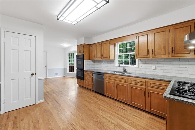 Building Photo - 3731 Dunwoody Club Dr
