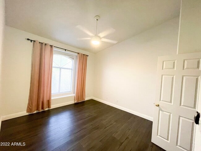 Building Photo - 500 N Roosevelt Ave