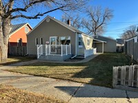 Building Photo - 3 Bedroom House!