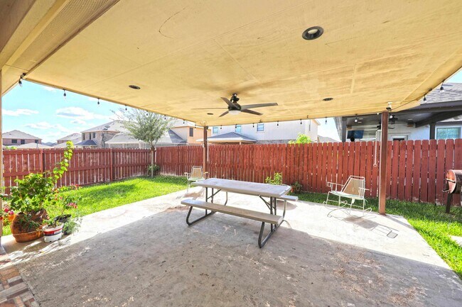Building Photo - 318 Silverleaf Oak