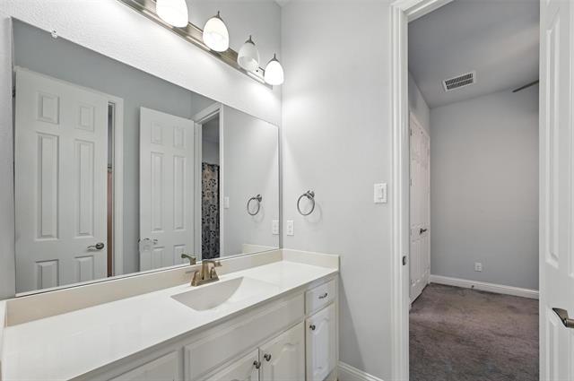 Building Photo - 13923 Hopewell Dr
