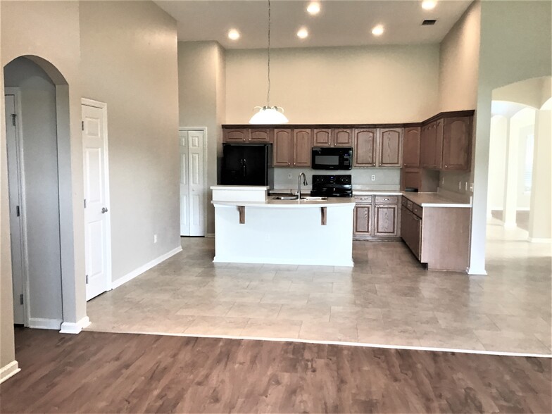 Building Photo - 404 Bayridge Ct
