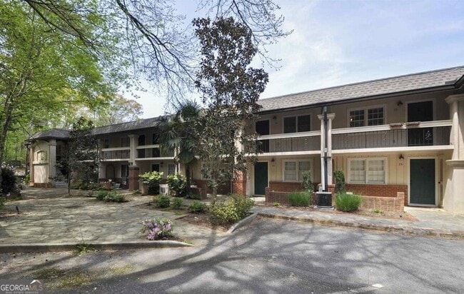 Building Photo - 655 E Campus Rd