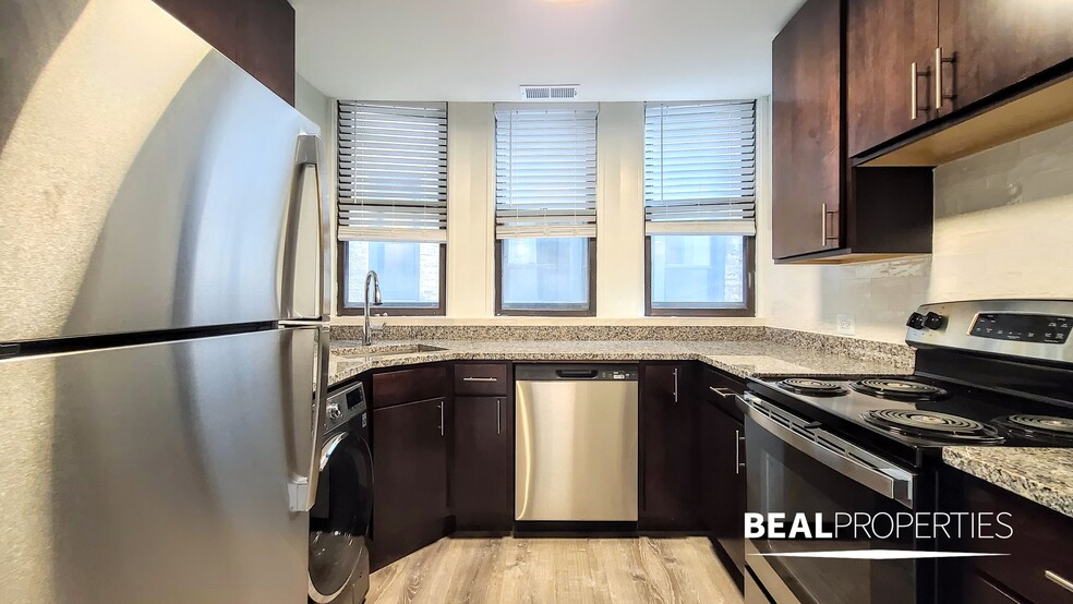 Building Photo - 604 W Surf St