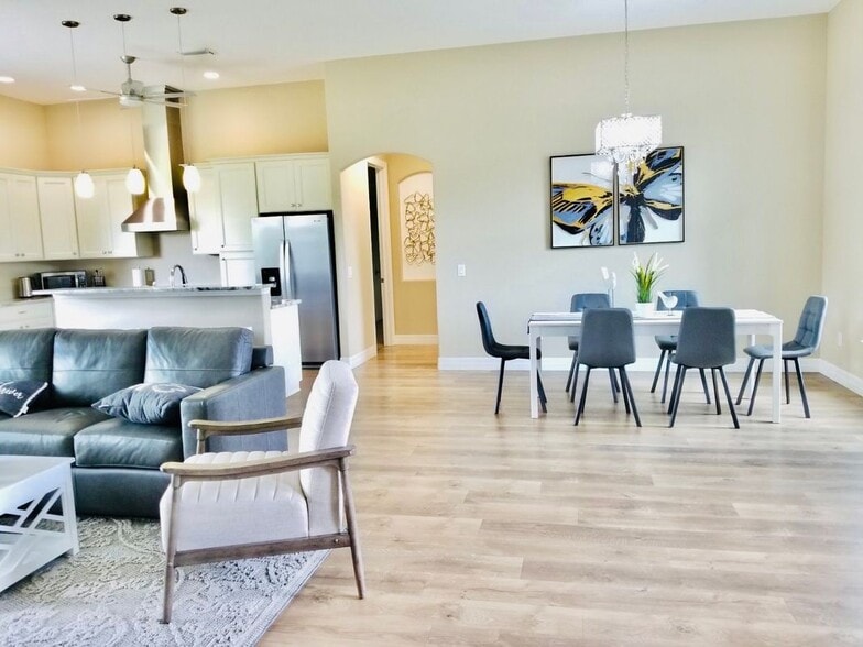 Building Photo - 257 Manor Rd