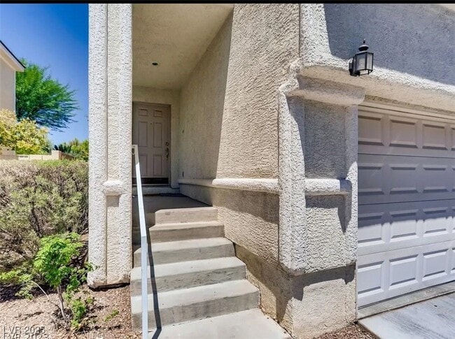 Building Photo - 227 Charming Ct