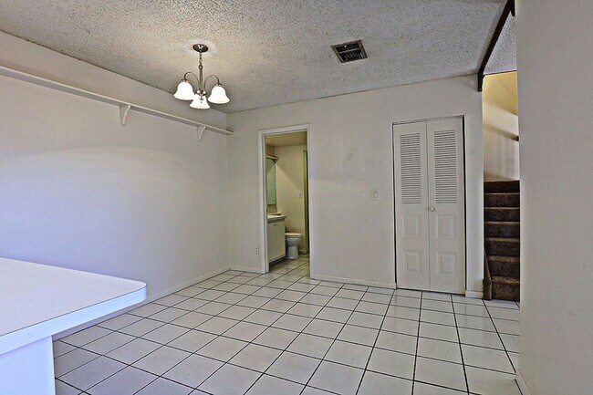 Building Photo - Parkwoods 1556-1
