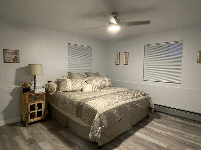 Building Photo - 1038 S Knollwood Dr