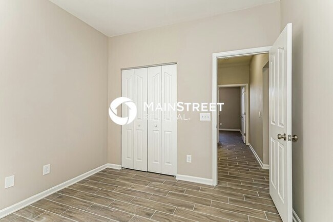 Building Photo - 4 Bedroom Pet-Friendly Home in CHARLOTTE, NC with Main Street Renewal