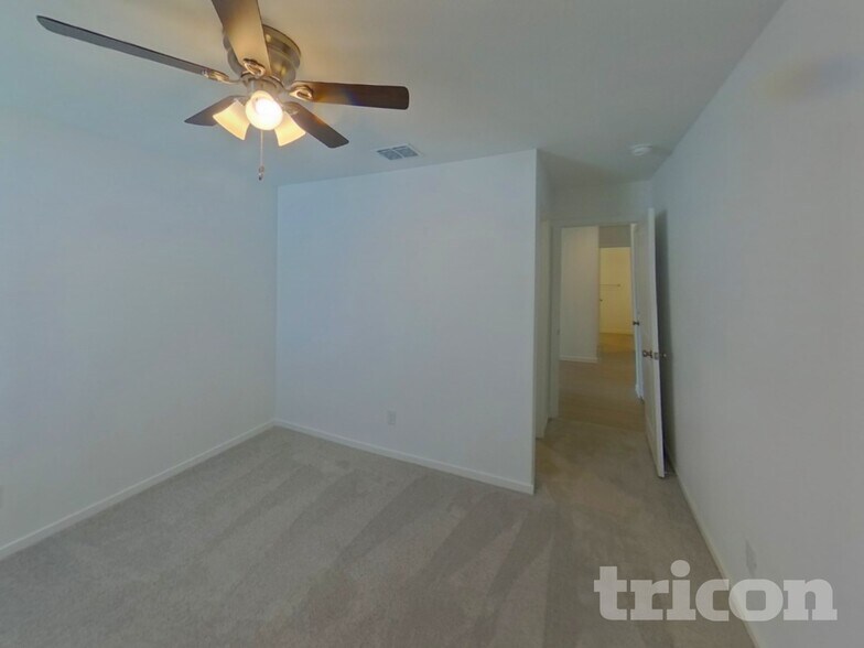 Building Photo - 1613 Parlier St