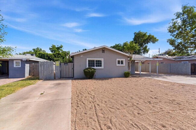 Building Photo - 2609 W Morten Ave