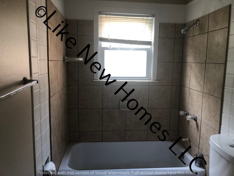 Building Photo - 3702 Ivanhoe Ave