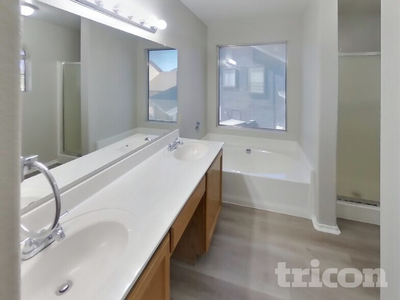 Building Photo - 8988 W Tuckey Ln