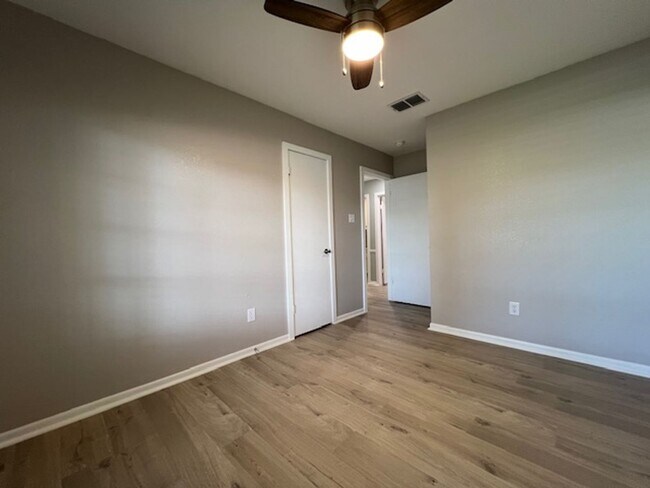 Building Photo - UPDATED HOME IN FLOUR BLUFF - OFFERING GRE...