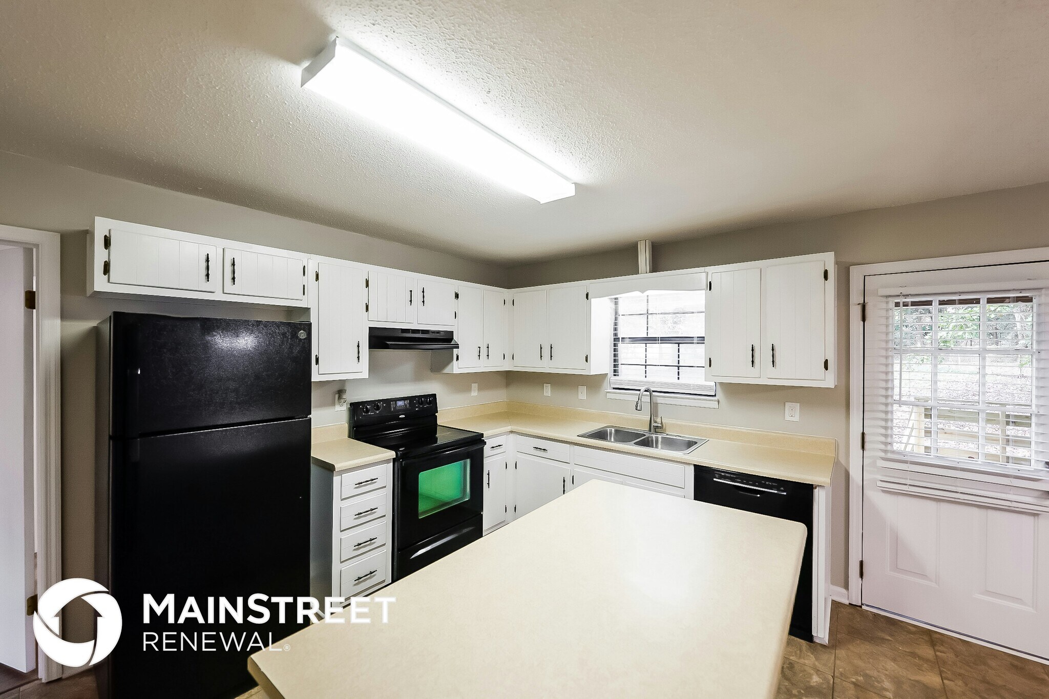 Building Photo - 3010 Lone Oak Rd