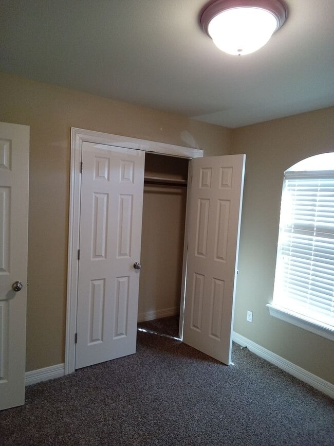 Building Photo - Savannah Place Dream Home