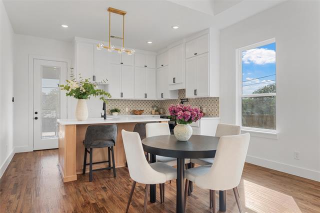 Building Photo - 700 Park Dr