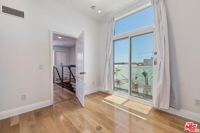 Building Photo - 1248 24th St
