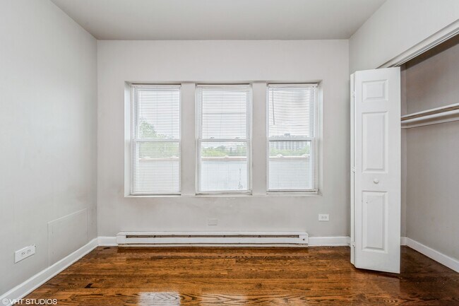 Building Photo - 1506 E 67th St