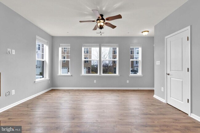 Building Photo - 9713 Glassy Creek Way