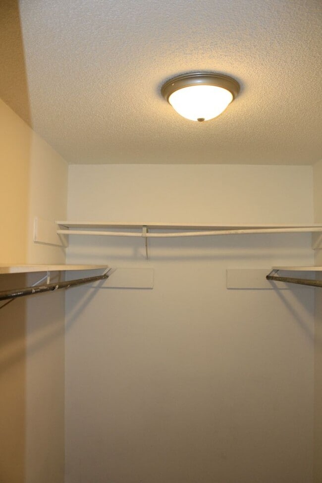 Building Photo - 3 Bedroom 2 Bath W/Bonus South Augusta!