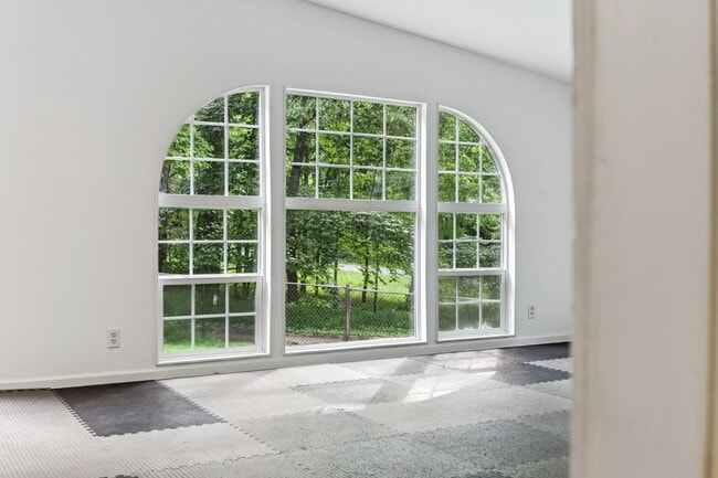 Building Photo - 3063 Sweet Home Rd