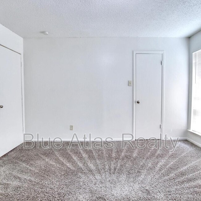 Building Photo - 2718 Wimbledon Ct