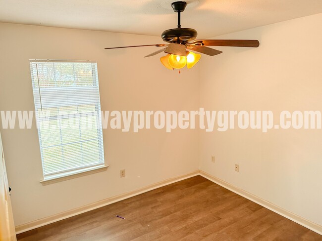 Building Photo - 1750 Longfellow Dr