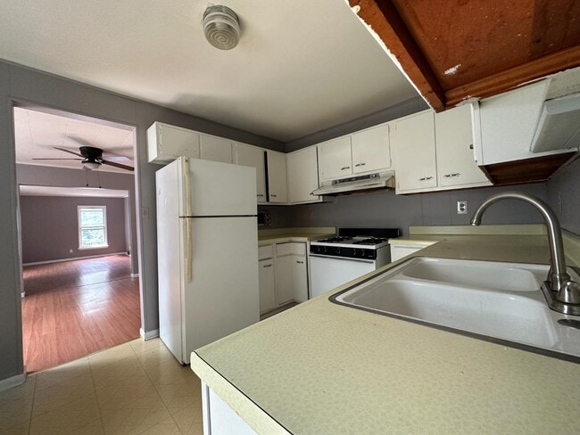 Building Photo - 213 Fletcher Ave