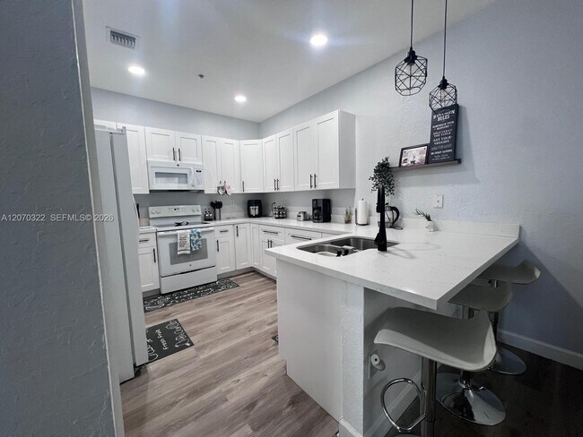 Building Photo - 4435 SW 160th Ave