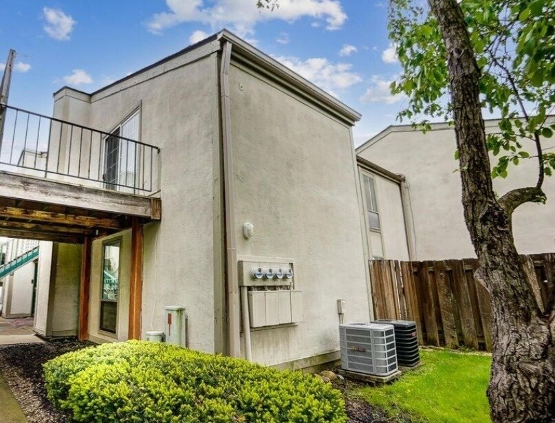Building Photo - 1060 Merrimar Cir S