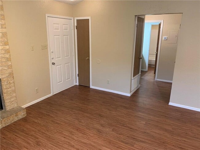 Building Photo - 8009 Clydesdale Dr