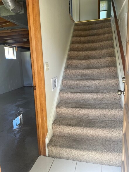 Building Photo - 324 N Ellen St