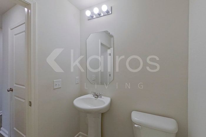 Building Photo - 2513 Island Dr SE