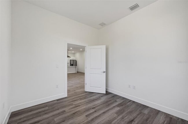 Building Photo - 511 Sweetwater Dr