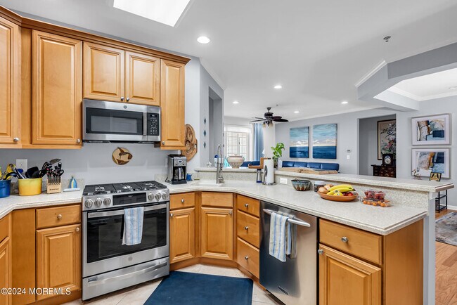 Building Photo - 33 Cooper Ave