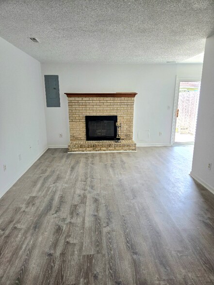 Building Photo - 691 Biltmore Dr
