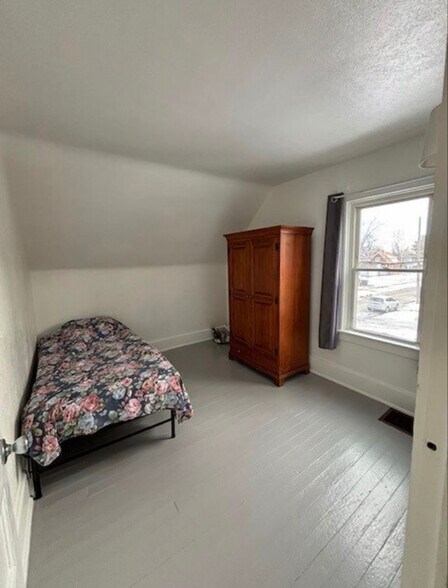 Building Photo - 2344 Elm St