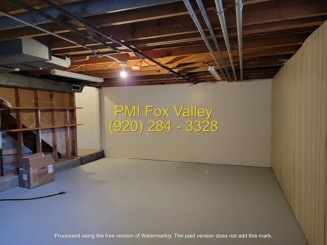 Building Photo - 2-Bed, 1.5-Bath Condo Oshkosh $1,149 Monthly