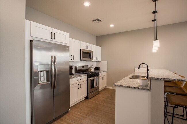 Building Photo - 1105 Silver Avenue SW