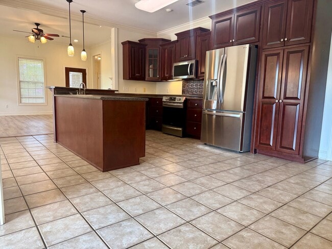 Building Photo - 364 Spring Hill Dr