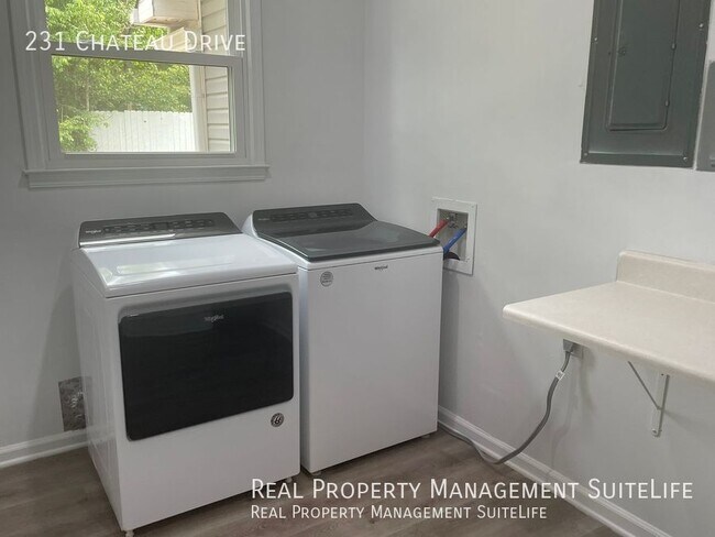 Building Photo - 231 Chateau Dr