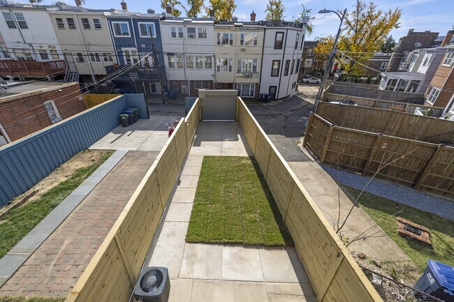 Building Photo - 1242 Quincy St NW